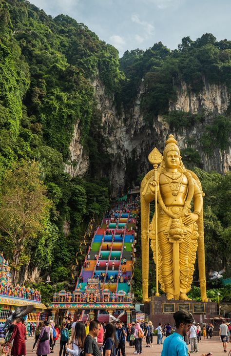 Kuala Lumpur Batu Caves, Malaysia Kuala Lumpur Aesthetic, Kuala Lumpur Malaysia Aesthetic, Malaysia Culture, Malaysia Aesthetic, Batu Caves Malaysia, Batu Cave, Malaysia Resorts, Malaysia Tourism