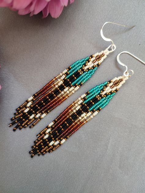 Turquoise Beaded Earrings Native American, Modern Seed Bead Earrings, Beaded Sunglasses Native Americans, Beaded Sunglasses, Native American Jewellery, Turquoise Bead Earrings, Seed Bead Jewelry Patterns, Native Crafts, Beaded Earrings Native