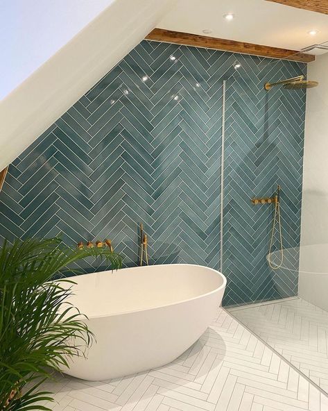 20 Beautiful Bathroom Tile Design Ideas (Walls & Flooring) Dekorere Bad, House Updates, Bathroom Redesign, Tile Trends, Bathroom Design Decor, Instagram B, Bathroom Inspiration Decor, Tub Shower, Upstairs Bathrooms