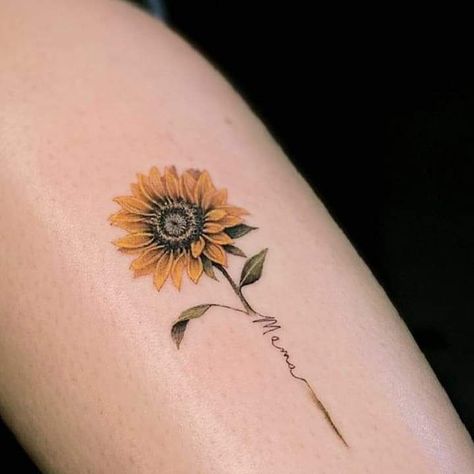 Sunflower Tattoo Shoulder, Sunflower Tattoo Small, Small Sunflower, Muster Tattoos, Mother Tattoos, Sunflower Tattoos, Tatuaje A Color, Mother Daughter Tattoos, Classy Tattoos