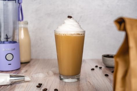 Blender Bottle Recipes, Blended Iced Coffee, Honey Bbq Wings Recipe, Blendjet Recipes, Blended Ice Coffee, Homemade Smoothies Recipes, Summer Coffee Drinks, Blend Jet, Honey Bbq Wings