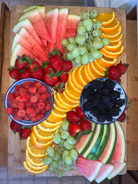 Fruit And Pastry Platter, Mother's Day Fruit Platter, Breakfast Fruit Charcuterie Board, Rectangle Fruit Platter, Fruit Charcuterie, Fruit Platter Ideas Party, Fruit Board, Fruit Platters, Fruit Garnish