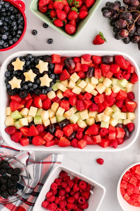 Patriotic Fruit Tray, Red White And Blue Fruit Salad, 4th Of July Fruit Salad, Festive Fruit Salad, Red White And Blue Fruit, Citizenship Party, Cream Cheese Fruit Dip, Dessert Cups Recipes, July Desserts