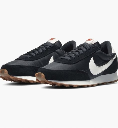 18 Pairs of Walking Sneakers That Are Comfy and Chic Nike Daybreak, Mia Mia Mine, Black Siren, Fall Travel Outfit, Mia Mia, Look Retro, Jane Birkin, Nike Cortez Sneaker, Travel Outfit