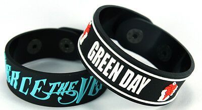 PIERCE THE VEIL GREEN DAY NEW! 2pcs(2x) Rubber Bracelet Wristband ww78 | eBay Scene Bracelets, Band Outfits, Scene Outfits, Rubber Bracelets, Scene Fashion, Scene Emo, Scene Kids, Emo Bands, Pierce The Veil