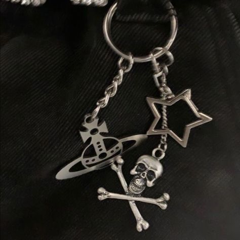 Emo Keychains, Vivienne Westwood Keychain, Grunge Keychain, Keyring Aesthetic, Keychains Aesthetic, Japanese Pants, Star Icon, Cool Keychains, Key Keychain