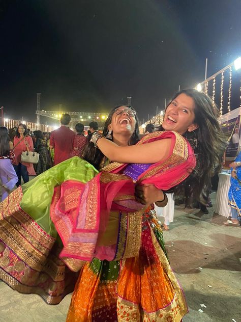 Queer Indian Aesthetic, Dandiya Night Aesthetic, Dandiya Aesthetic, Garba Aesthetic, Navratri Pictures, Garba Night, South Asian Aesthetic, Desi Love, Pani Puri