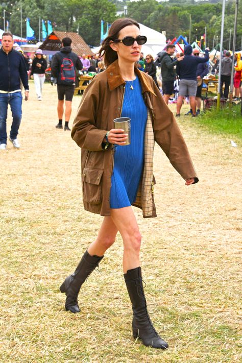 Glastonbury Festival Fashion, Festival Girls, Mango Dress, Glastonbury Festival, White Linen Shirt, Barbour Jacket, Uk Photos, Vogue Australia, Alexa Chung