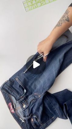 Svetlana Skumanicova on Instagram: "Do you have a pair of favorite jeans that you no longer wear but still don’t want to part with? How about turning them into a stylish tote bag?  Check out my YouTube video (link to my channel is in my profile) for detailed instructions.  Happy sewing, friends!  #youtubevideos #sewingvideo #upcycle #upcycling #denimtotebag #upcycledtotebags #learntosew #sotakhandmade #sewingtutorial" Sewing Projects With Old Jeans, Upcycled Jeans Ideas, Jean Tote Bag Diy, How To Make Tote Bags, Upcycling Jeans Ideas, Patron Tote Bag, Bag From Jeans, Diy Denim Bag, Jean Pocket Purse