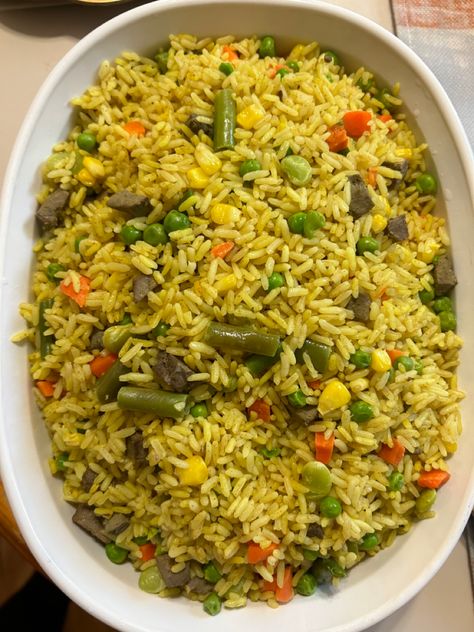 With all the veggies 🌽 string beans 🥕 🫑 peas Nigeria Dishes, Fried Rice With Beef, Fried Rice Beef, Rice Mixed Vegetables, Nigeria Celebrities, Ghost Soap, Nigerian Dishes, Dinner Party Food, Nigerian Foods