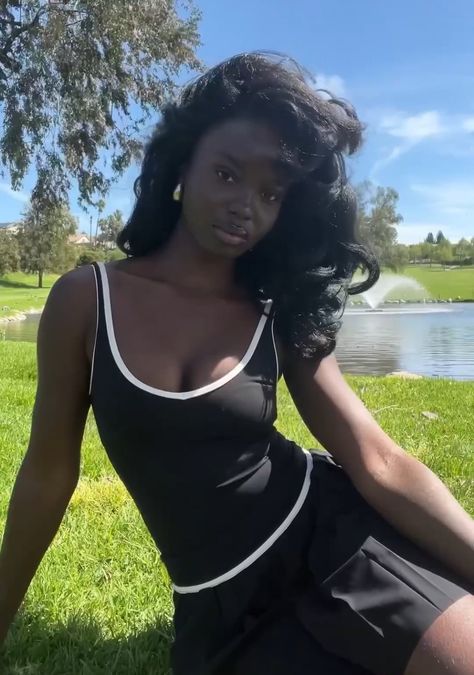 Eugenia Kelcy Hair Inspo Natural, Beauty Poses, Feminine Black Women, Pretty Dark Skin, Dark Skin Beauty, Black Femininity, Dark Skin Women, Young Justice, Black Is Beautiful