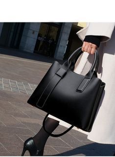 Elegant Evening Totes: 🌟 Glamorous Evening Totes for Your Night Out! 👜✨ Genuine Leather Handbags Totes, Hand Bags For Women, Trendy Purses, Ladies Bag, Trendy Handbags, Leather Handbags Tote, Genuine Leather Handbag, Shoulder Messenger Bag, Womens Purses