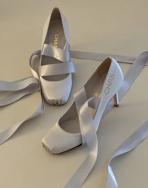 Wedding Heels Brides, Ballet Heels, Heels Aesthetic, Dr Shoes, Classy Shoes, Fancy Shoes, Girly Shoes, Aesthetic Shoes, Ballet Slippers