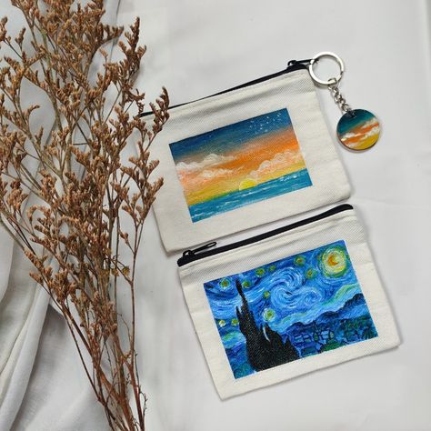 Pencil Bag Painting Ideas, Pencil Case Painting Ideas, Hand Painted Pouches, Canvas Pouch Painting Ideas, Painting On Pouch, Pencil Case Painting, Wallet Painting Ideas, Pouch Painting Ideas, Painted Pencil Case