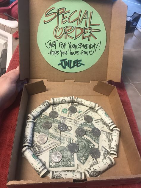 An easy gift for a boy’s birthday. Small pizza box, 20 bills of any currency, and pocket change for topping. Regular tape and double stick tape. Pizza Money Box Ideas, Money Gift Box Ideas, Son Graduation, Birthday Money Gifts, Birthday Pizza, Gift Box Ideas, Small Pizza, Thomas Birthday, Wedding Gift Money