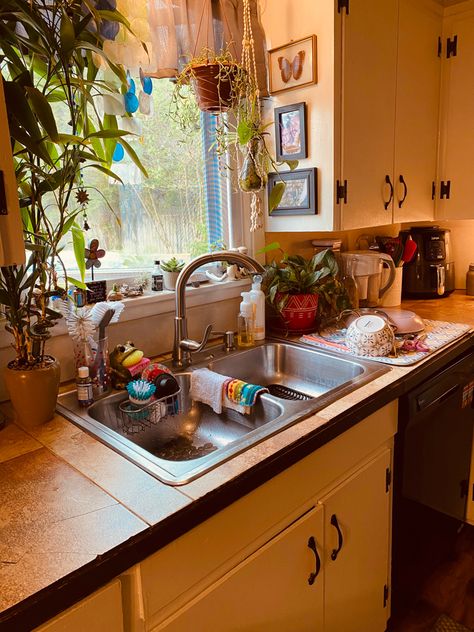 Indie Kitchen Ideas, Whimsical Home Decor Bohemian Style, Cluttered Kitchen Countertops, Granny Kitchen Aesthetic, Cozy Cluttered Home, Nostalgic House Aesthetic, Eclectic Apartment Kitchen, 2000s Kitchen Aesthetic, Chill Apartment Vibes Kitchen