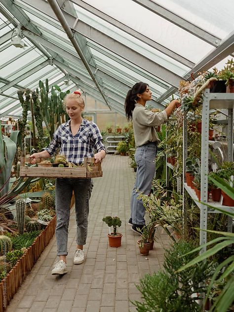 Horticulture Student Aesthetic, Gardening Aesthetic Girl, Gardening Photoshoot, Garden Girl Aesthetic, Gardening Reference, Person Gardening, People Gardening, Woman In Garden, Woman Gardening