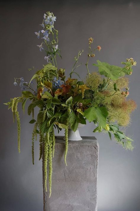 Subscription — MÁLVA + MOSS Mossy Floral Arrangements, Foliage Flower Arrangements, Spanish Moss Bouquet, Organic Floral Arrangements, Modern Botanical Wedding, Flower Arrangement In Vase, Moss Flower Arrangements, Moss Floral Arrangements, Earth Tone Wedding Flowers