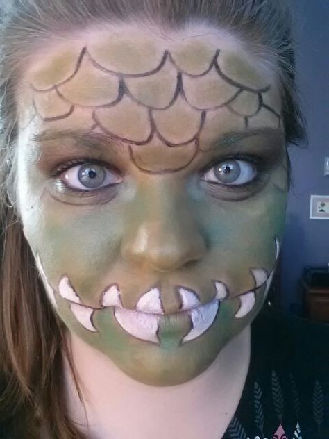 Crocodile stage makeup ~Lauren Sobczak Crocodile Face Paint, Crocodile Makeup, Peter Pan Musical, Peter Pan Play, Peter Pan Jr, Crocodile Costume, Blue Jurassic World, Peter Pan Costume, Animal Makeup