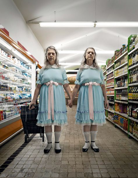 http://www.designboom.com/weblog/cat/10/view/20054/aging-1970s-and-80s-horror-villains.html 80s Movie Characters, The Shining Twins, Bühnen Design, Horror Vacui, Halloween Memes, Horror Villains, Fritz Lang, Diane Arbus, 80s Horror