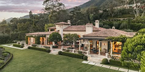 California Mediterranean, Lush Lawn, Casas Coloniales, Spanish House, Mediterranean Homes, Mediterranean Style, Spanish Style, Maine House, Santa Barbara