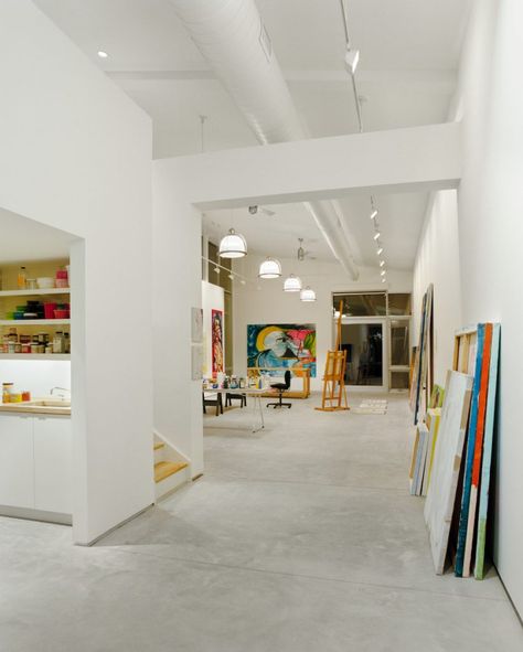 Art Studio Interior, Painters Studio, Workspace Studio, Art Studio Space, Artist Studios, Cool Office Space, Art Studio Room, Artists Studio, Art Studio Design