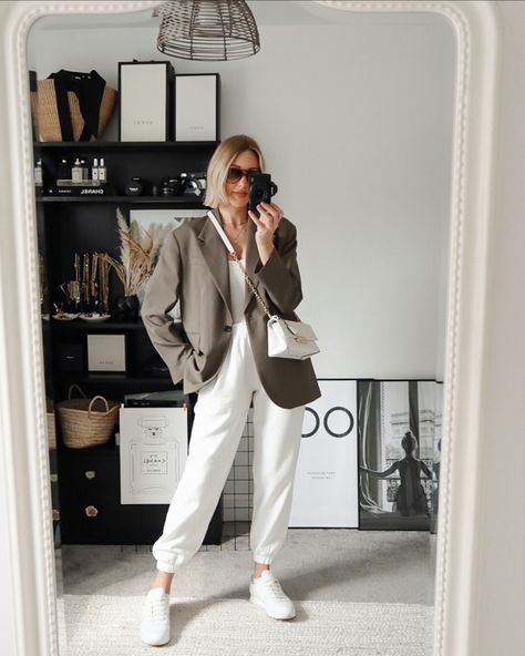 https://ltk.app.link/W0gJQZOKPfb Tracksuit Blazer Outfit, Tracksuit And Blazer Outfit, Ivory Joggers Outfit, Styling White Joggers Women, Oversized Blazer Outfits Casual, Bulky White Sneakers Outfit, Oversized Green Blazer Outfit, Oversized Joggers Outfit Women, Sweatsuit With Blazer