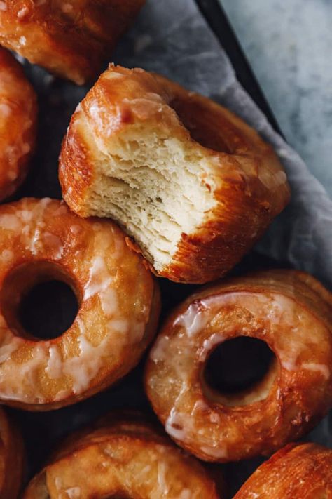 Cronut Aesthetic, Croissant Doughnut, Cronuts Recipe, Cronut Recipe, Croissant Donut, Donuts Recipes, Sweet Bread Rolls, Homemade Croissants, Homemade Donuts Recipe