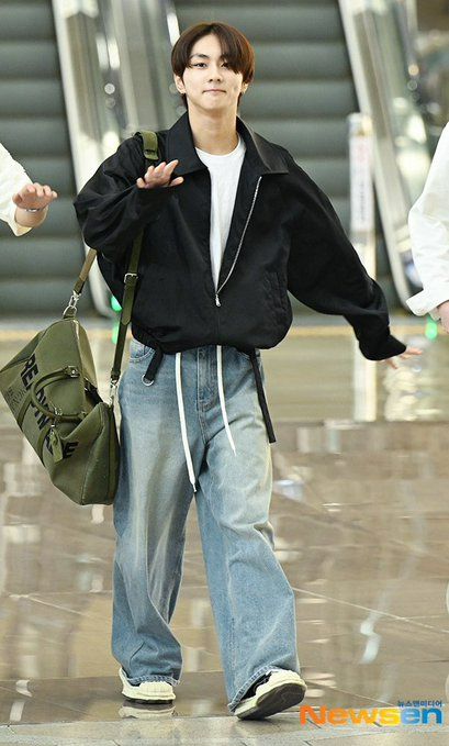 (9) ENHYPEN ASIA (@AsiaEnhypen) / X Airport Fits, Outfits Hombre, Boys Fits, Tomboy Outfits, Men Fashion Casual Outfits, Fashion Fits, Airport Style, Airport Outfit, Kpop Outfits