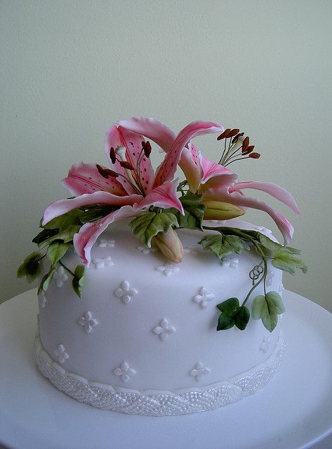 Gorgeous cake Lily Cake, Fantasy Cake, Mini Tortillas, Gorgeous Wedding Cake, Mini Cake, Cake Icing, Just Cakes, Small Cake, Gorgeous Cakes