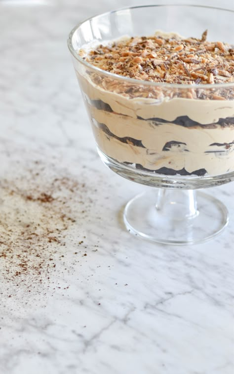 Coffee Trifle Desserts, Coffee Trifle, Toffee Dessert Recipes, Toffee Trifle, Toffee Dessert, Coffee Toffee, Honey Lime Shrimp, Coffee Brownies, Brownie Trifle