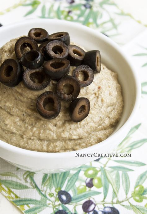 Black Olive Hummus. <3 Olive Hummus Recipe, Olive Hummus, Spreads And Dips, Basic Hummus Recipe, Sun Dried Tomato Hummus, Tomato Hummus, Black Bean Hummus, Vegan Spread, Hummus Recipe Homemade