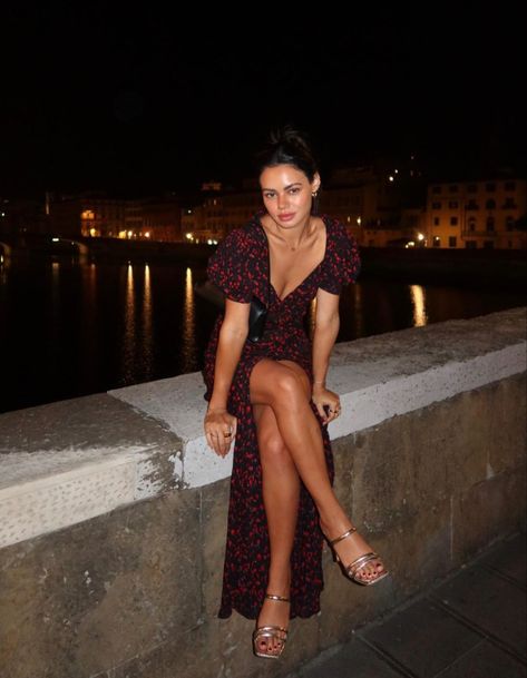 Italy In October Aesthetic, Chic Italian Summer Outfits, Italian Dinner Outfit Night, Italy September Outfit, Italian Inspired Outfits, Italy In October Outfits, Italian Spring Fashion, Italian Style Fashion Women, Italian Style Outfit