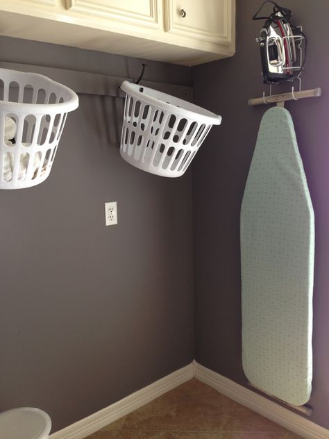 Laundry hanging rail