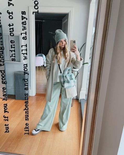 Zoe Sugg Style, Zoe Sugg Outfits, Zoella Style, 2010 Vibes, Zoella Outfits, Celeb Outfits, Zoe Sugg, Pj Bottoms, Style Goals