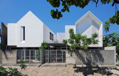 Facade Townhouse, Fasade House, Modern Nordic House, Mezzanine House, Gable House, Modern Minimalist House, Nordic House, Minimal Architecture, Building House