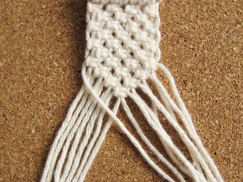 Woven Belt Diy, Diy Macrame Belt Tutorials, Making Belts Diy, Easy Macrame Belt Tutorial, Crochet Belt Patterns, Macrame Belts Diy Patterns, How To Make A Belt, Macrame Belt Pattern, Macrame Belt Tutorial