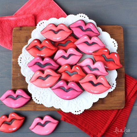 Lip Cookies, White Food Coloring, Valentine Cookies Decorated, Valentines Day Sugar Cookies, Valentine Sugar Cookies, Sugar Cookie Mix, Decorated Cookies Tutorial, Kiss Cookies, Sugar Cookie Royal Icing