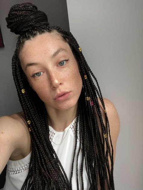 that gives people an illusion that you spend 5-6 hours to get your hairs braided White Girl Hairstyles, Braids Hairstyles Box Braids, Box Braids Large, Box Braids Blonde, Box Braids Goddess, Box Braids With Color, Braids Large, White Girl Braids, Braids Bob