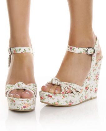 Lulu's Desert Queen, Floral Wedges, Womens Trendy Dresses, Floral Heels, Fancy Shoes, Cute Heels, Girly Shoes, Aesthetic Shoes, Pretty Clothes