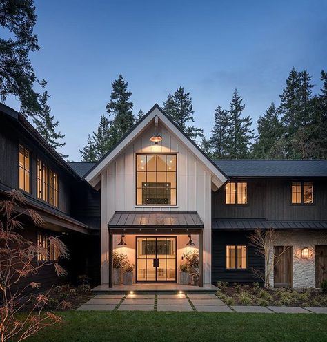 Dana Webber Design Group (@danawebberdesigngroup) • Instagram photos and videos Metal Roof Houses, Casa Country, Pintura Exterior, Modern Farmhouse Living Room, Modern Farmhouse Exterior, Luxe Interiors, Design Exterior, Farmhouse Exterior, House Roof