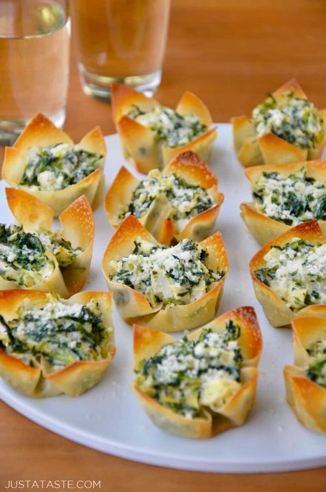 Spinach-Artichoke Dip Wonton Cups - Just a Taste Wonton Cups, Won Ton, Wonton Recipes, Mini Appetizers, Hot Appetizers, Classic Appetizers, Just A Taste, Tailgate Food, Appetizer Bites