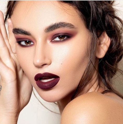 Dark Academia Makeup, Academia Makeup, Burgundy Makeup Look, Burgundy Makeup, Vampy Makeup, Pretty Makeup Looks, Viva Glam, Edgy Makeup, Pretty Makeup