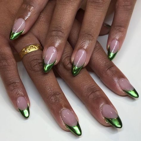 Green Nails Polygel, Poison Ivy Inspired Nails, Green French Chrome Nails, Jade Green Nail Designs, Chrome Green French Tip Nails, Green Nails 2024, Green Chrome Almond Nails, Shiny Green Nails, Simple Unique Nails