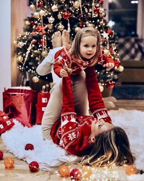 Toddler Christmas Photoshoot, Toddler Christmas Photos, Christmas Photoshoot Kids, Meri Christmas, Old Navy Christmas Pajamas, Christmas Photography Family, Baby Christmas Photography, Christmas Photo Shoot, Christmas Pictures Outfits