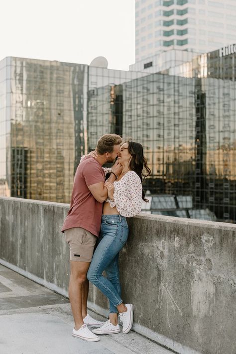 Couple Rooftop Photoshoot, Rooftop Family Photoshoot, Couple Outfits For Pictures, Tampa Downtown, Proposal Photoshoot, Rooftop Photoshoot, City Engagement Photos, Couples Outfit, Couple Engagement Pictures