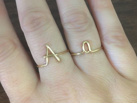 Letter A Ring, Diy Rings Easy, Alphabet Ring, Wire Letters, Ring Initial, Wire Jewelry Rings, Initial A, Ring Wire, Wire Jewelry Tutorial