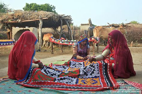 Making of Ralli - Ralli (quilts) are time-honored or traditional quilts, a symbol of hand art made by the women of Sindh (Pakistani province). Ralli is also known as gindi, rillis, etc. The ralli is a cultural icon for the area where they are made. This traditional piece of art is used to cover the bed or charpayi (cot), or quilts can also be covered with colorful ralli. In past, rallis were made at home by using hand dyed cotton cloth for the family use. (Sindh, Pakistan) Pakistan Art, Pakistani Art, Pakistan Culture, Pakistani Culture, Village Photography, Self Portrait Poses, Traditional Quilts, Beauty Shots, South Asia