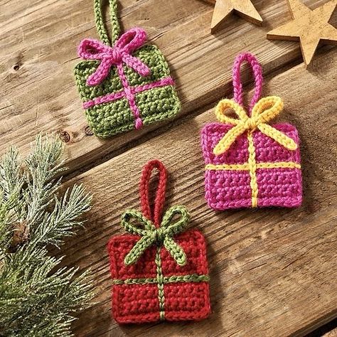 Crocheted Christmas Ornaments, Joululahjat Diy, Crochet Ornament Patterns, Crocheted Christmas, Crochet Christmas Gifts, Crochet Xmas, Crochet Christmas Trees, Crochet Christmas Decorations, Crochet Ornaments