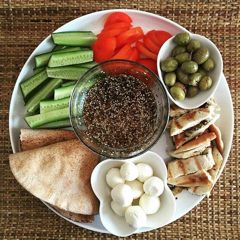 Arabic Breakfast, Lebanese Breakfast, Lebanon Food, Eat Good Feel Good, Syrian Food, Arabian Food, Breakfast Platter, Lebanese Food, Cafe Ideas